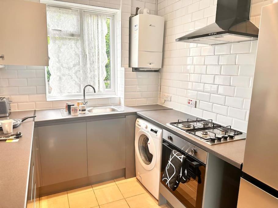 5 Bed Property In Se12 London Eksteriør bilde